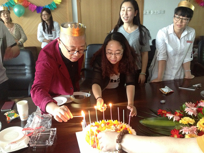 員(yuán)工(gōng)生(shēng)日(rì)派對(duì)